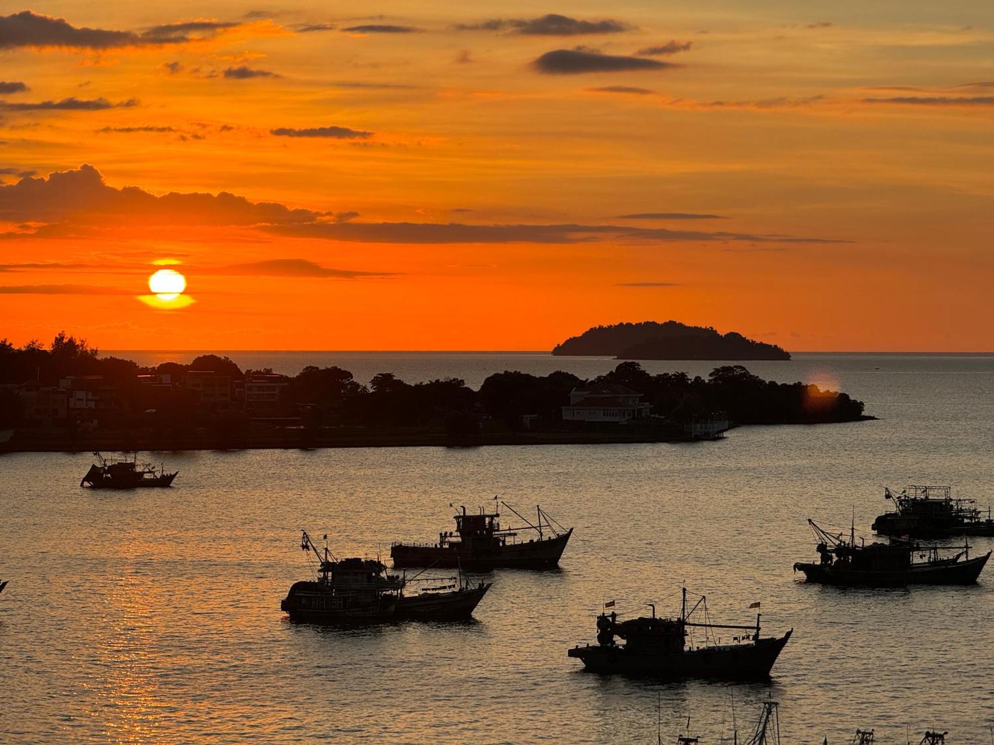 The Shore Cbd Kota Kinabalu By Laxzone Suite Dış mekan fotoğraf